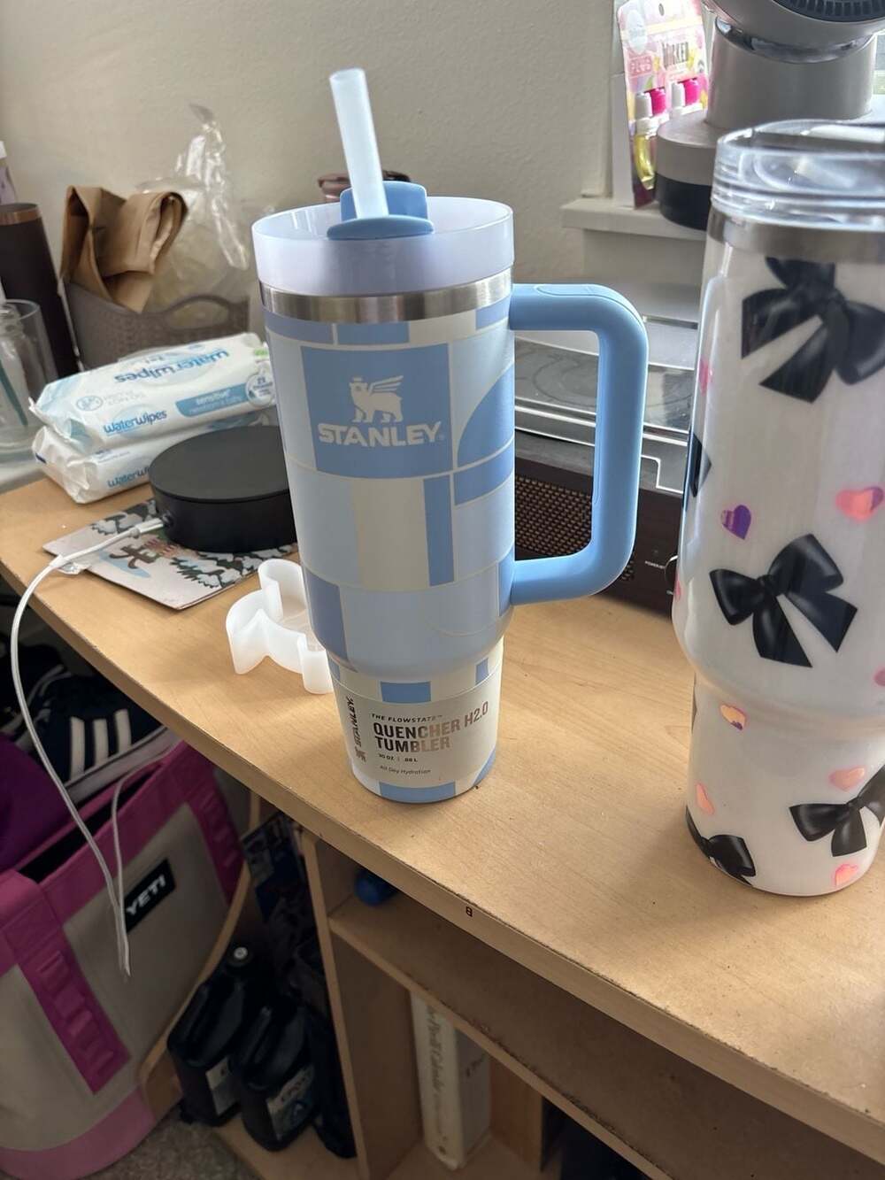 Stanley 30 oz Quencher H2.0 FlowState Tumbler Cornflower Cabana Gloss